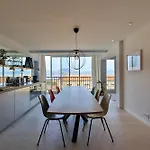Frida - - 3 Bedrooms Sea View - 2 Mins Walk To Port Lejlighed